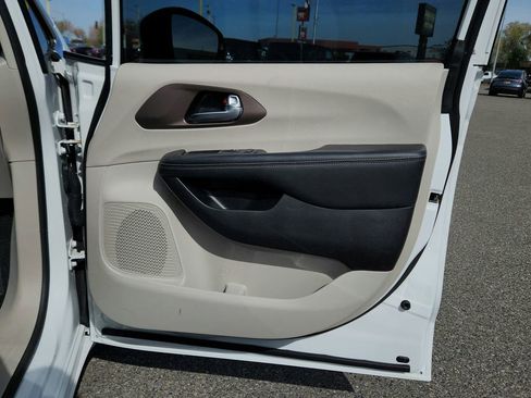 Used 2022 Chrysler Voyager LX FWD image 28