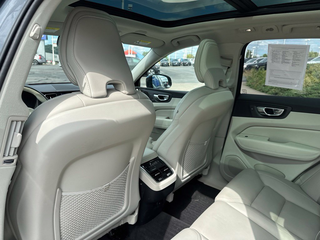 Used 2023 Volvo XC60 B5 Ultimate w/ Climate Package AWD/4WD image 27
