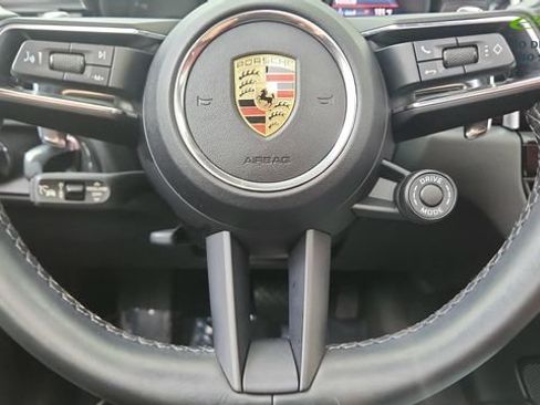 Used 2024 Porsche Macan AWD/4WD image 39