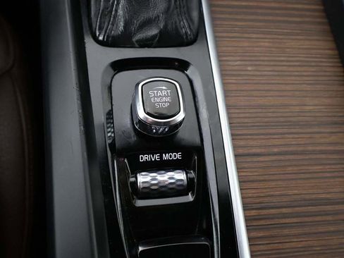 Used 2021 Volvo XC60 T5 Momentum w/ Premium Package image 48