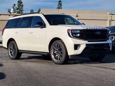 New 2026 Ford Expedition Platinum w/ Stealth Appearance Package image 28