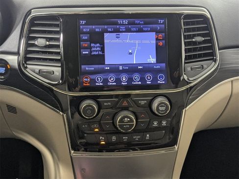 Used 2019 Jeep Grand Cherokee Limited w/ Luxury Group II image 19
