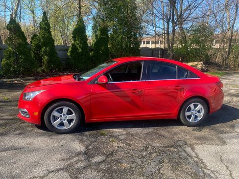 Used 2016 Chevrolet Cruze LT image 2