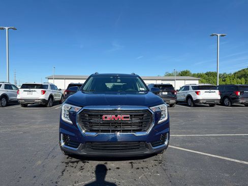 Used 2022 GMC Terrain SLE w/ Driver Convenience Package FWD image 3