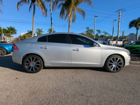 Used 2016 Volvo S60 T5 Premier image 4