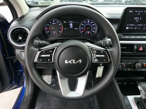 Used 2023 Kia Forte LXS w/ LXS Technology Package image 17