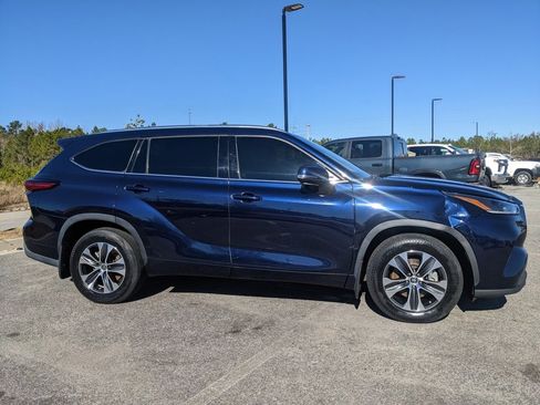 Used 2021 Toyota Highlander XLE image 22