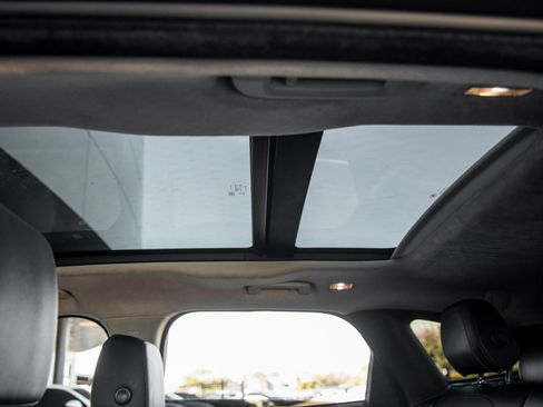 Used 2019 Jaguar F-PACE Prestige image 23