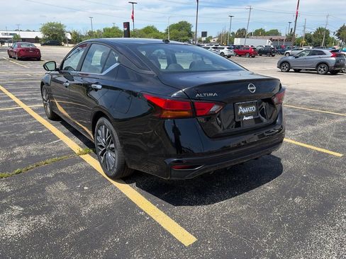 Used 2025 Nissan Altima 2.5 SV FWD image 3