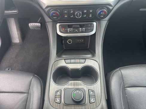 Used 2020 GMC Acadia SLT image 12