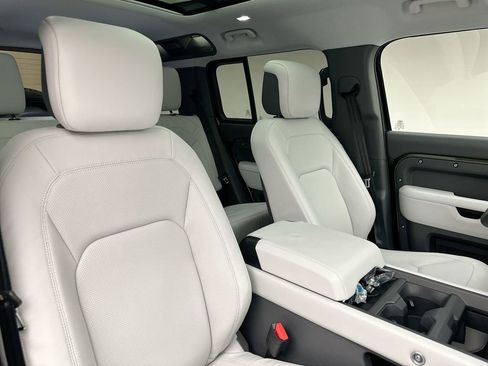 New 2026 Land Rover Defender 110 X-Dynamic SE AWD/4WD image 14