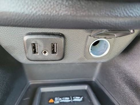 Used 2023 Chevrolet Traverse LT w/ Rear Camera Mirror Package FWD image 35