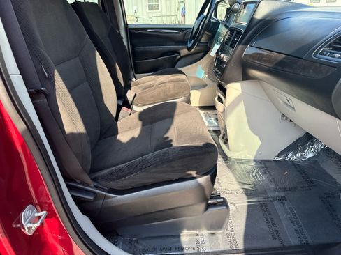 Used 2016 Dodge Grand Caravan American Value Package w/ UConnect Hands-Free Group FWD image 12