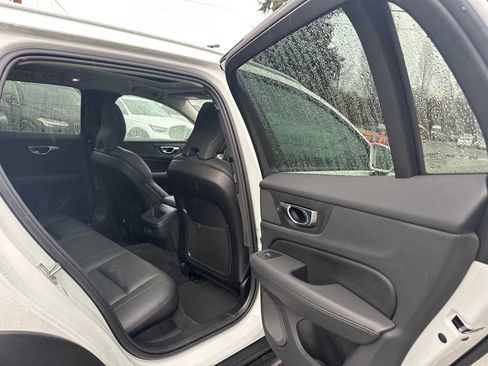Certified 2025 Volvo V60 B5 Cross Country Plus image 13