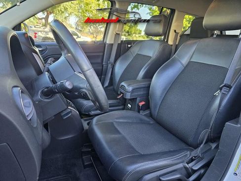 Used 2017 Jeep Compass Latitude image 5