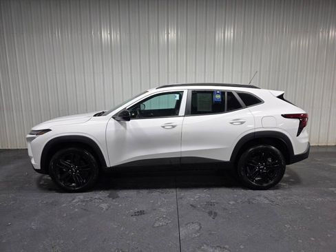 Used 2024 Chevrolet Trax ACTIV w/ Sunroof Package FWD image 4
