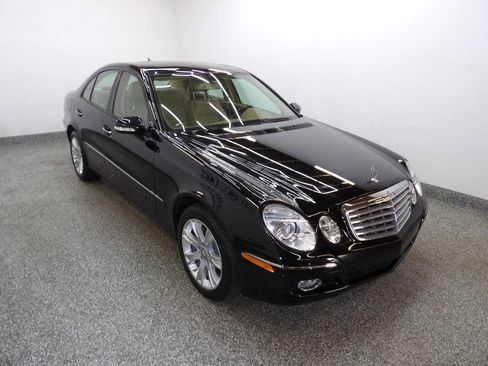 Used 2009 Mercedes-Benz E 350 4MATIC Sedan image 3