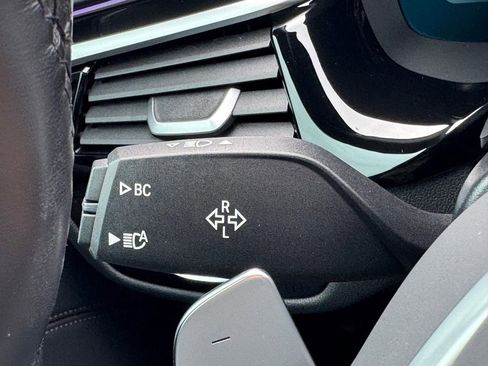 Used 2022 BMW M550i xDrive w/ Dynamic Handling Package image 20