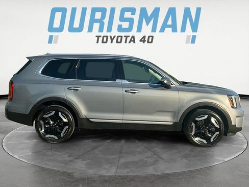 Used 2025 Kia Telluride S FWD image 8