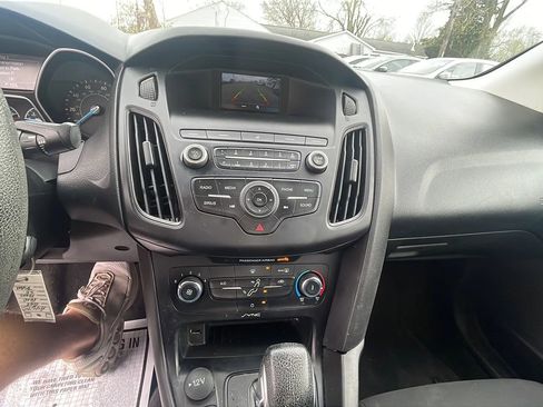 Used 2018 Ford Focus SE FWD image 12