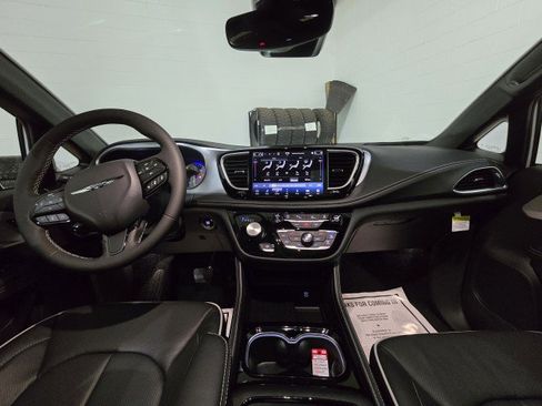 New 2026 Chrysler Pacifica Limited w/ S Appearance Package image 17