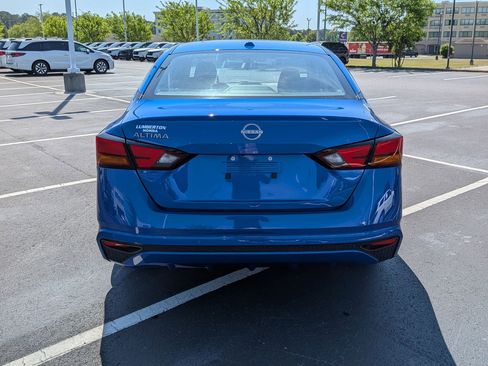 Used 2025 Nissan Altima 2.5 SV FWD image 4