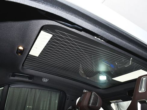 Used 2024 BMW i7 xDrive60 image 69