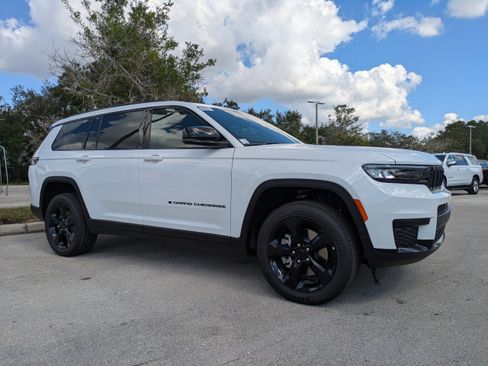 New 2025 Jeep Grand Cherokee L Altitude image 2