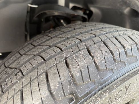 Certified 2024 Nissan Frontier SV w/ SV Convenience Package image 12