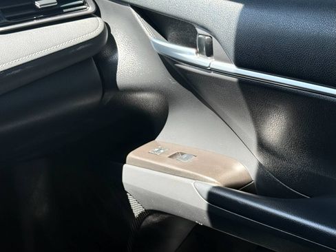 Used 2021 Toyota Camry SE FWD image 31