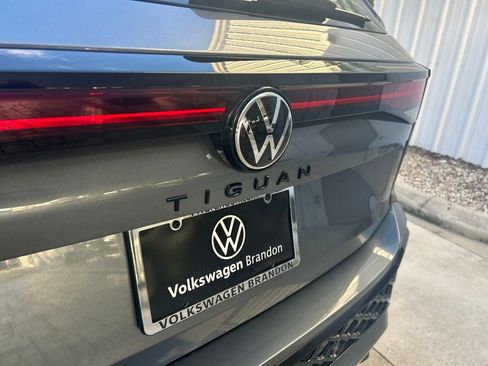 New 2026 Volkswagen Tiguan SE R-Line FWD image 31