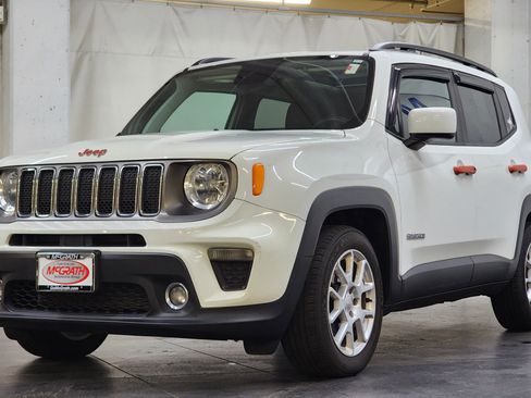 Used 2020 Jeep Renegade Latitude w/ UConnect 8.4 Nav Group FWD image 11