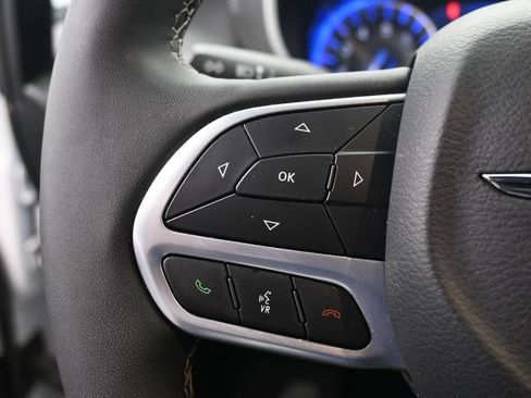 Used 2025 Chrysler Pacifica Select FWD image 22