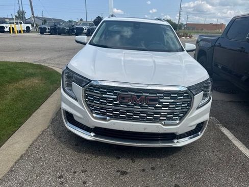 Used 2022 GMC Terrain Denali w/ Denali Premium Package AWD/4WD image 3