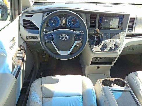 Used 2017 Toyota Sienna XLE w/ XLE Navigation Package AWD/4WD image 12