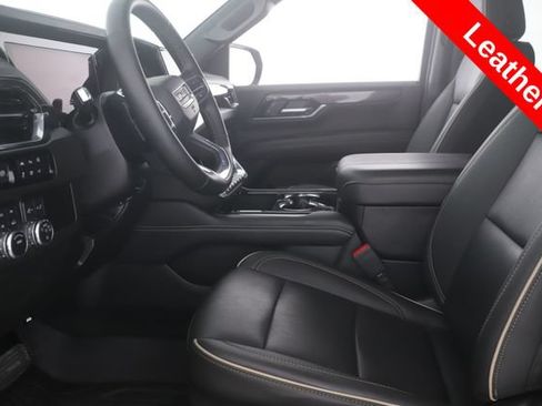 Used 2025 GMC Yukon XL Elevation w/ LPO, Floor Liner Package AWD/4WD image 16