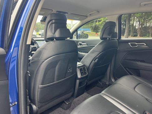 Used 2025 Kia Sportage EX FWD image 18