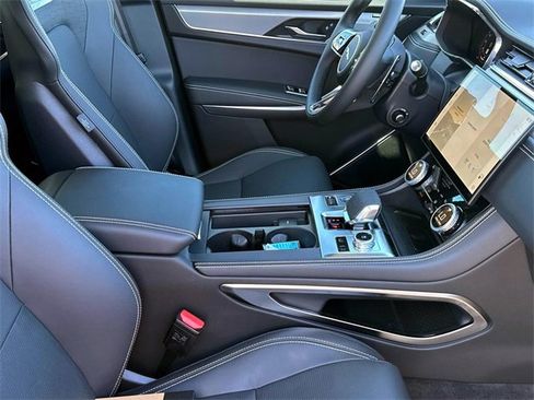 New 2025 Jaguar F-PACE R-Dynamic S image 8
