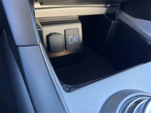 Used 2023 Ford Explorer XLT image 35