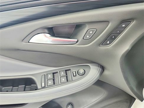 Used 2020 Buick Envision Essence image 34