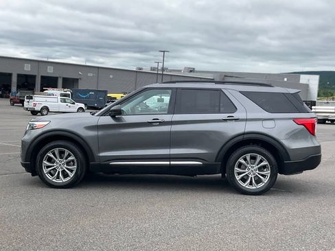 Used 2023 Ford Explorer XLT w/ Equipment Group 202A AWD/4WD image 30