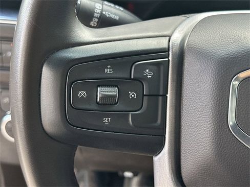 Used 2023 GMC Yukon SLT image 35