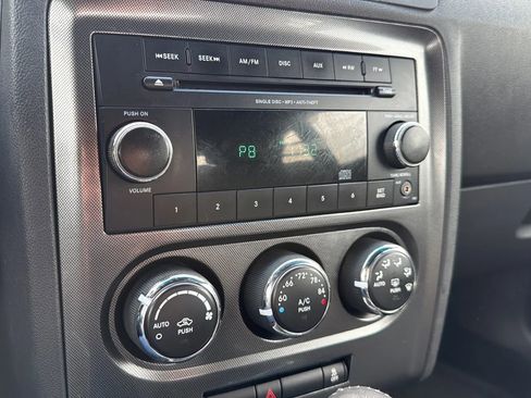 Used 2014 Dodge Challenger SXT RWD image 4