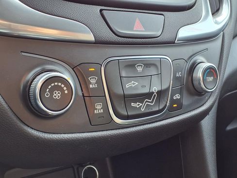 Used 2021 Chevrolet Equinox LT w/ LPO, Floor Liner Package image 22