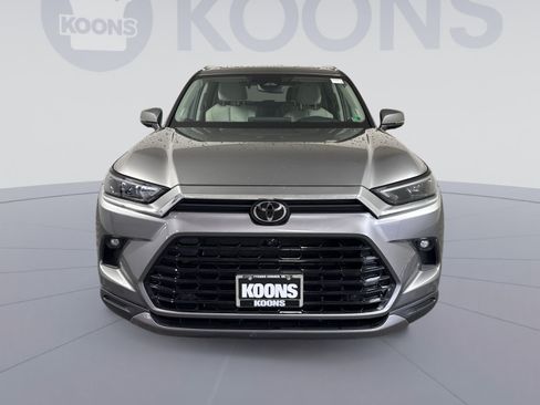 Used 2025 Toyota Grand Highlander AWD image 11