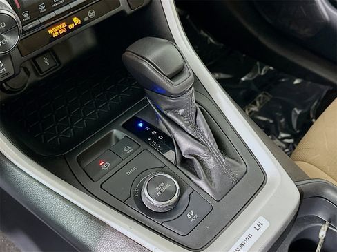 Used 2020 Toyota RAV4 XLE w/ Convenience Package image 17