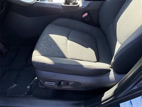 Used 2021 Toyota RAV4 XLE image 15