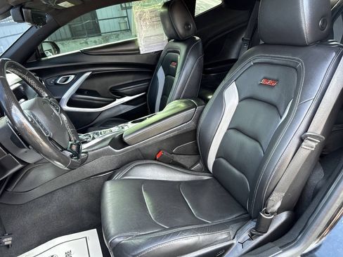 Used 2019 Chevrolet Camaro SS RWD image 18
