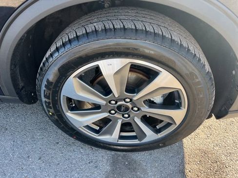 Used 2025 Ford Escape Platinum AWD/4WD image 16