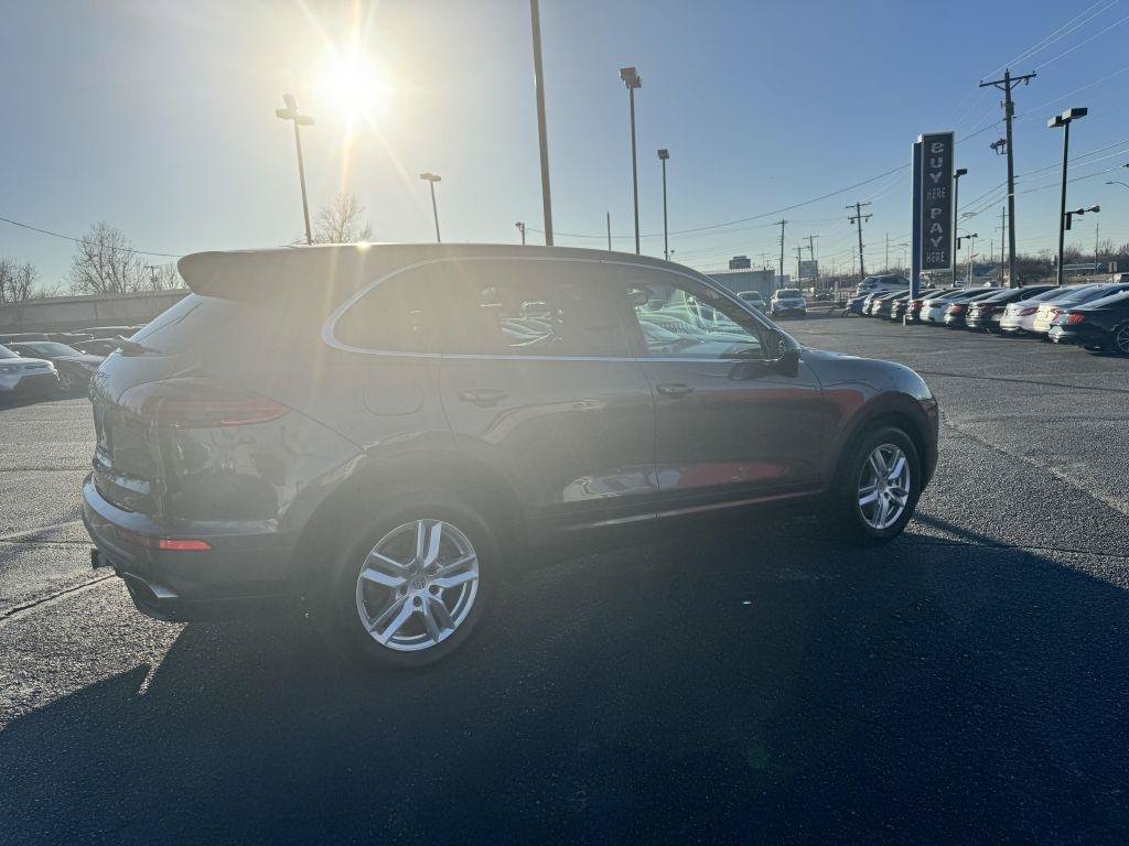 Used 2016 Porsche Cayenne AWD/4WD image 4